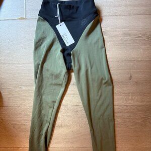 House of Hero's 80's leggings army - NWT